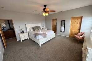 3 bedrooms, iron/ironing board, WiFi, bed sheets - Yucca Mesa - Roomy, private, close to everything (Yucca Valley)