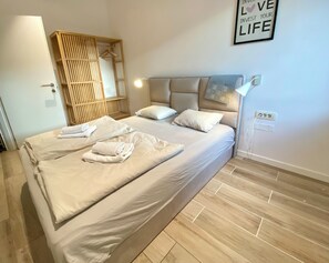 2 عدّة غرف نوم وواي فاي مجانًا وملاءات أسرّة