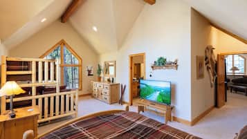 4 bedrooms, iron/ironing board, internet, bed sheets