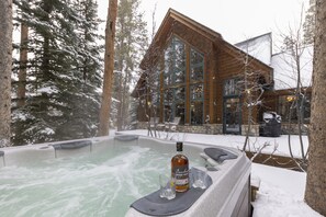 Outdoor spa tub - Warm, Spacious, and Elegant Breckenridge Home near golf course, hot tub, arcade machine, foosball (Breckenridge)
