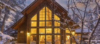 Warm, Spacious, and Elegant Breckenridge Home near golf course, hot tub, arcade machine, foosball