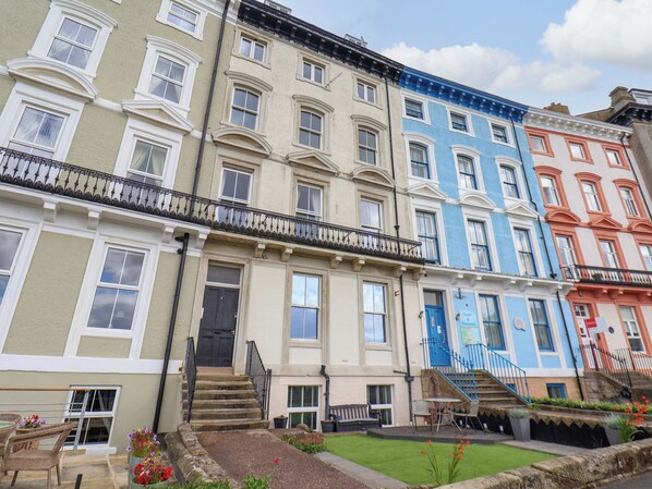 Cottage | Front of property - Royal View (Whitby)