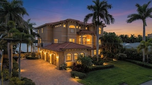 Exterior - Large Mediterranean Oasis - Water Views & Pool, KING BEDS (Indian Rocks Beach)