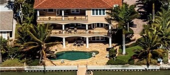 Large Mediterranean Oasis - Water Views & Pool, KING BEDS