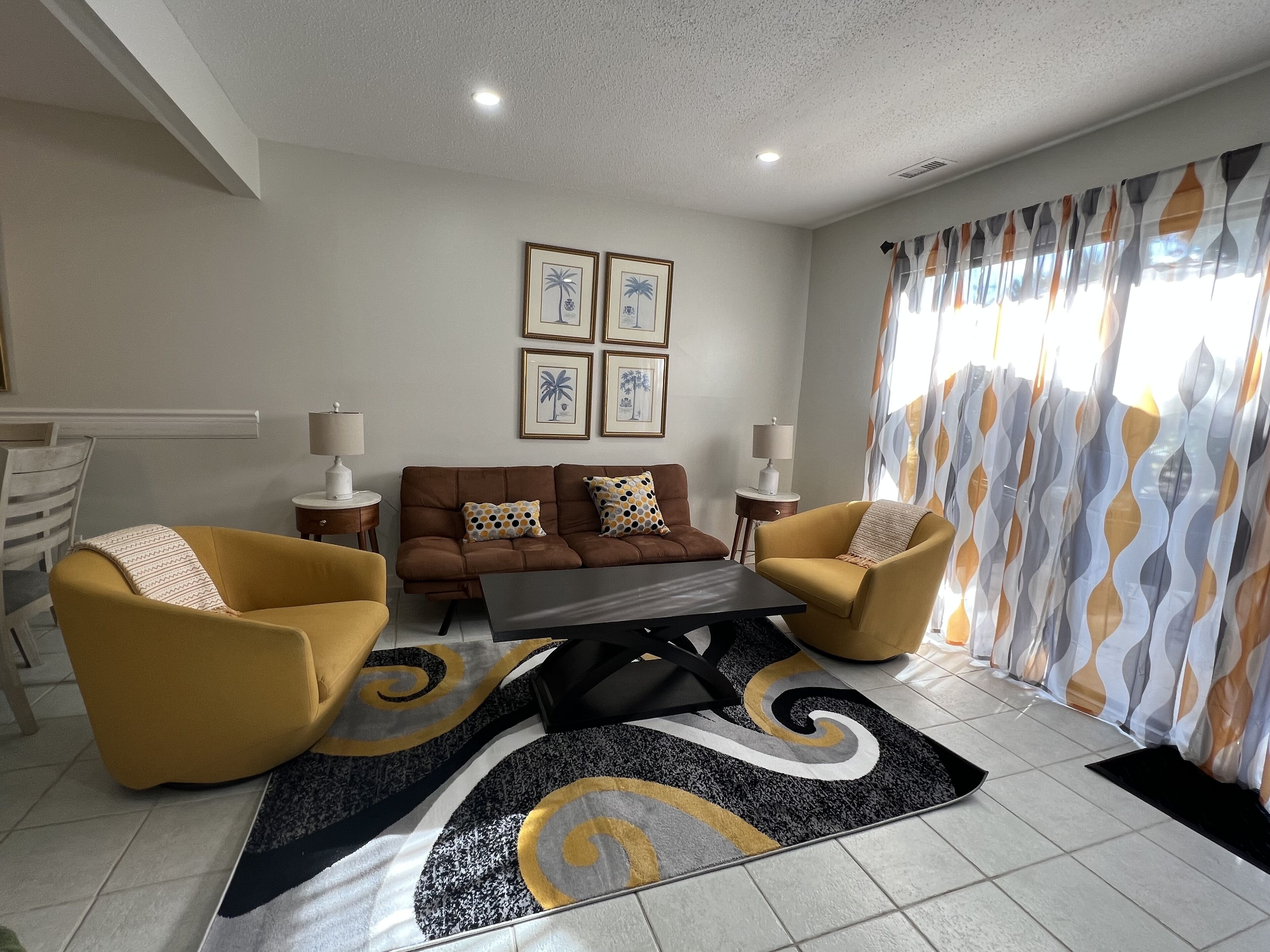 Smart-TV, Kamin, Bücher