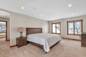 4 Schlafzimmer, Schreibtisch, Bügeleisen/Bügelbrett, Reisekinderbett