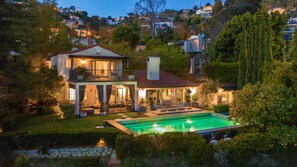 Exterior - Sunset Plaza Hollywood Hills: Gated Spanish w/ Pool, Views & Casita (Los Angeles)