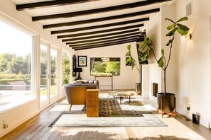 View from property - Sunset Plaza Hollywood Hills: Gated Spanish w/ Pool, Views & Casita (Los Angeles)