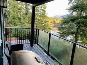 Terrace/patio - Kingfisher | Waterfront Cabin with Inlet + Mountain Views (Ucluelet)