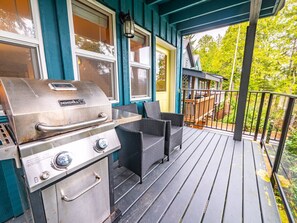 Terrace/patio - Kingfisher | Waterfront Cabin with Inlet + Mountain Views (Ucluelet)
