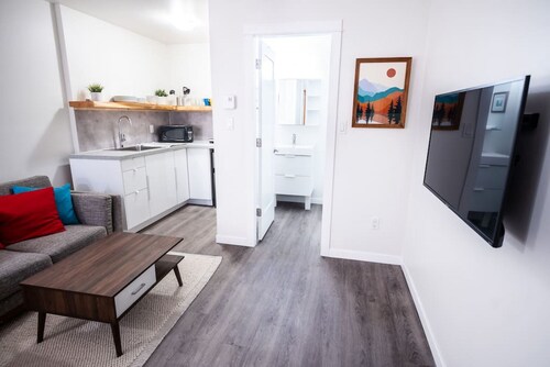 New Listing | Newly Renovated Suite on Ocean Inlet | Kingfisher
