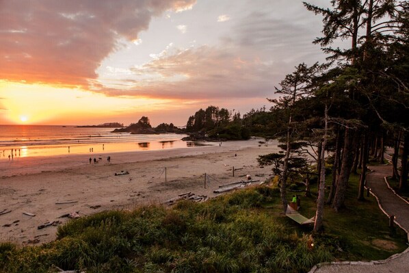 On the beach - New Listing | Newly Renovated Suite on Ocean Inlet | Kingfisher (Ucluelet)