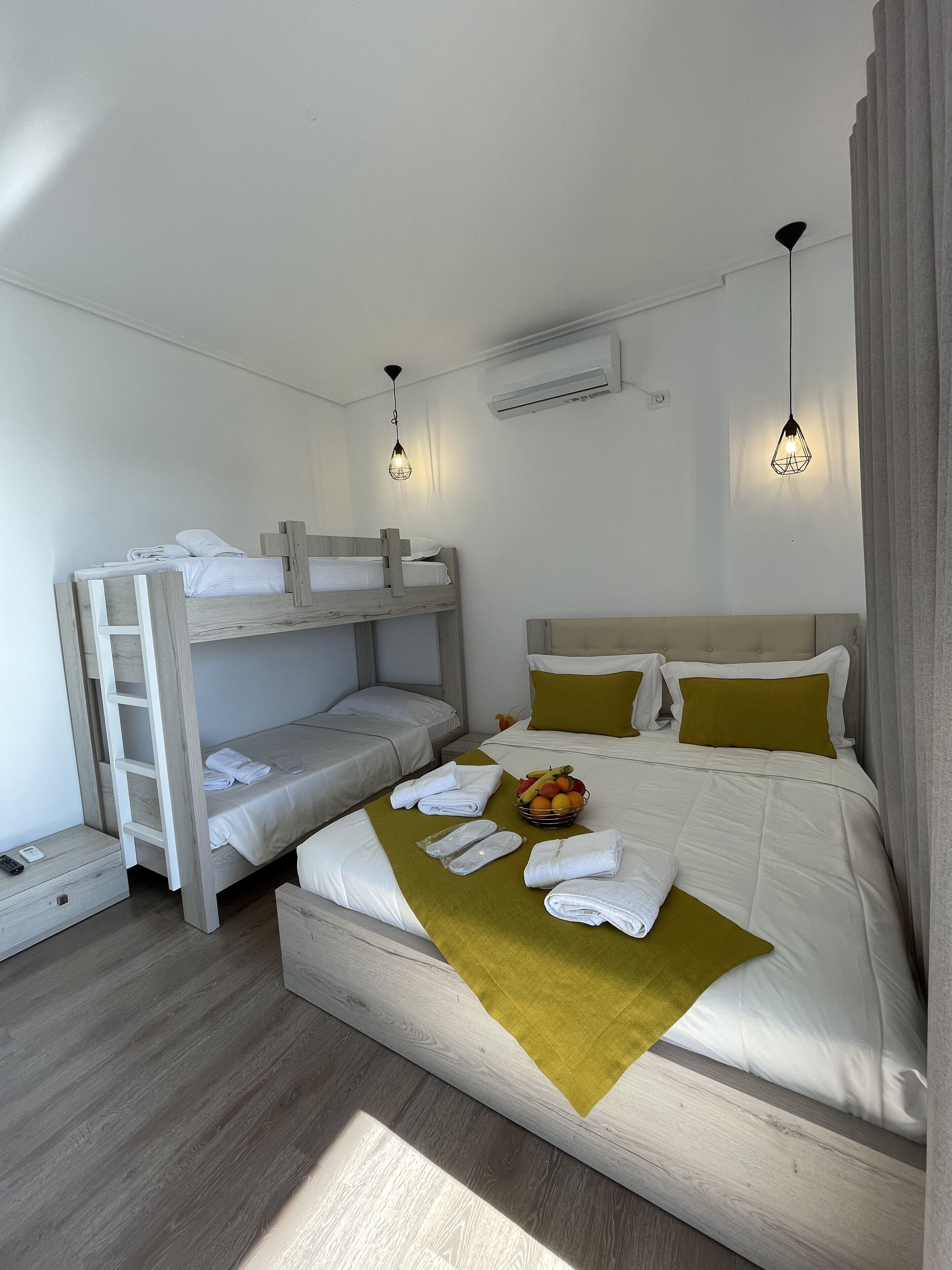 Minibar, schallisolierte Zimmer, WLAN, individuell dekoriert