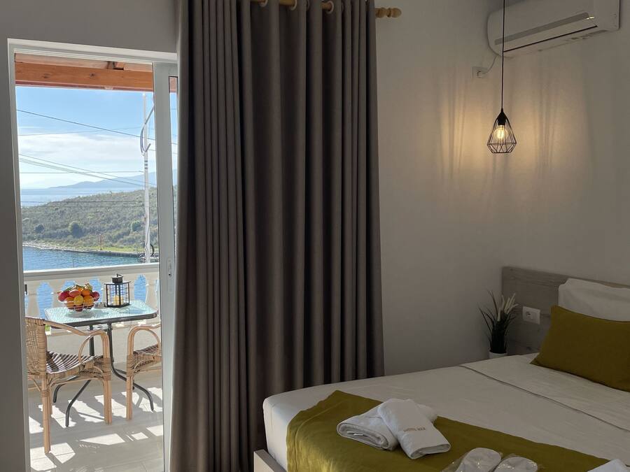 Minibar, decoración personalizada, sistema de insonorización y wifi
