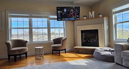 4000+ SqFt Home. Amazing Views, Private, Close to Downtown and Yale Univeristy