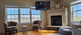 4000+ SqFt Home. Amazing Views, Private, Close to Downtown and Yale Univeristy