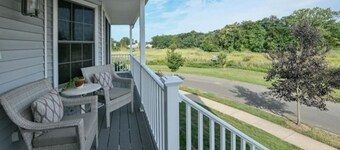 
4000+ SqFt Home. Amazing Views, Private, Close to Downtown and Yale Univeristy