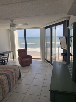 3 camere, una scrivania, ferro/asse da stiro, culla da viaggio