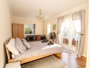 Cottage | 4 bedrooms, individually decorated, individually furnished, free WiFi - 4 Dorothy Avenue (Skegness)