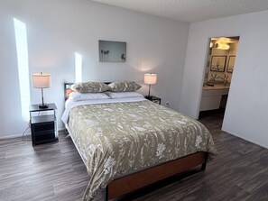 2 bedrooms, iron/ironing board, free WiFi, bed sheets - Apt A - 2bed/2bath large furnished downstairs w/private patio and pool in DT PS (Palm Springs)