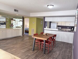 Dining - Apt A - 2bed/2bath large furnished downstairs w/private patio and pool in DT PS (Palm Springs)