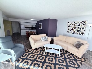 Smart TV - Apt A - 2bed/2bath large furnished downstairs w/private patio and pool in DT PS (Palm Springs)