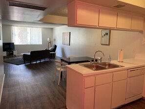 Interior - Apt G - furnished 1bed/1bath, second floor,in the heart of downtown Palm Springs (Palm Springs)