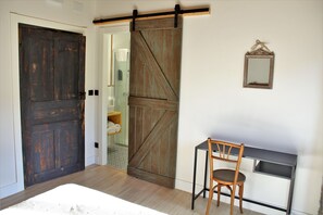 5 bedrooms, desk, iron/ironing board, travel crib - ESTRELLA DEL SIL COTTAGE (Corbon del Sil)