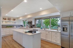 Refrigerador, microondas, parrilla de estufa y lavavajillas 