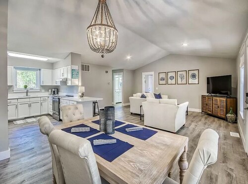 WEST END 30A! ONLY ONE BLOCK OFF THE BEACH!