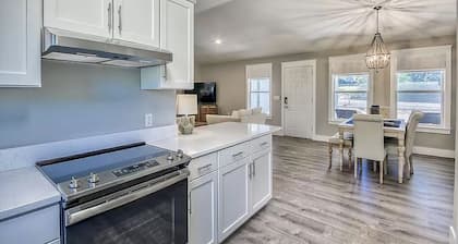WEST END 30A! ONLY ONE BLOCK OFF THE BEACH!