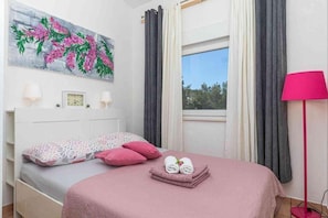 1 bedroom, free WiFi, bed sheets