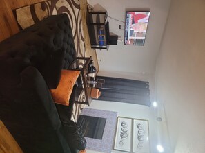 Living area - Executive Luxe 2 bed 1/2 Condo fab unit (Houston)