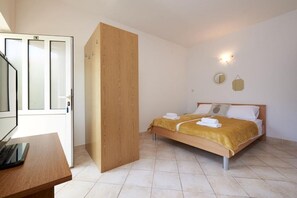 Free WiFi, bed sheets, wheelchair access