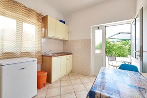 雪櫃、爐具、洗碗機、廚房用具/餐具/器皿