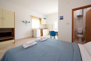 Free WiFi, bed sheets, wheelchair access