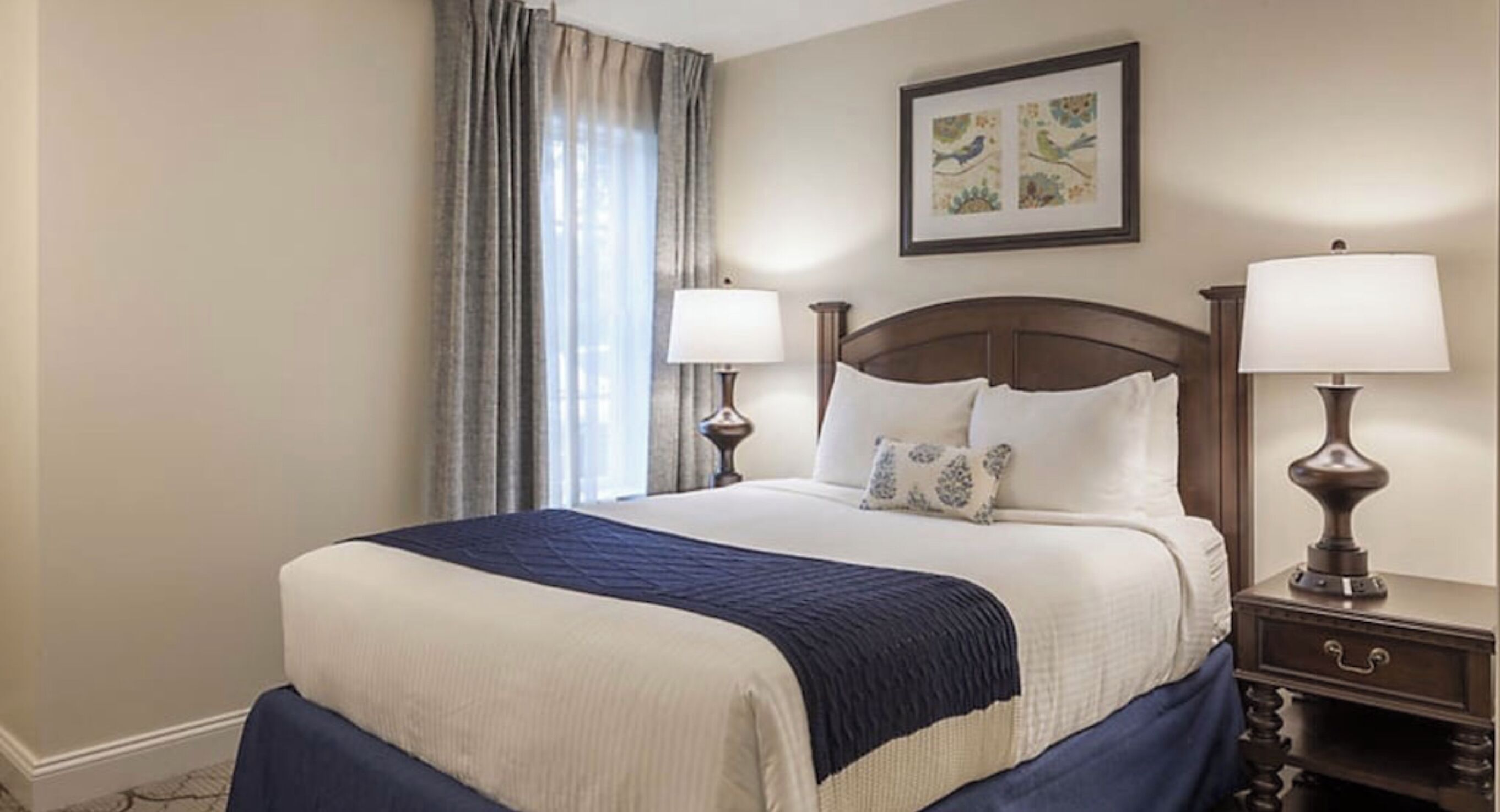 2 bedrooms, in-room safe, desk, iron/ironing board