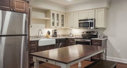 2BR Patrick Henry Square Condo in Prime location next to Colonial Williamsburg