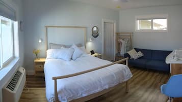 1 habitación, tabla de planchar con plancha y cuna de viaje