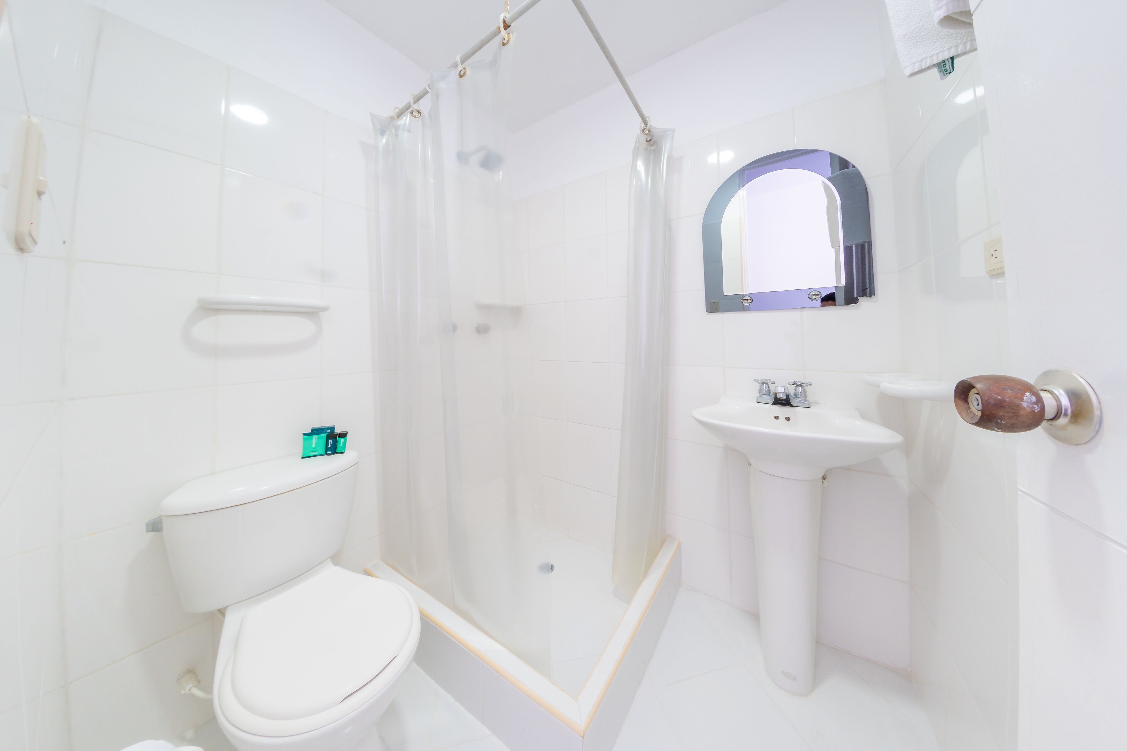 더블룸 | 욕실 | 샤워 시설, 무료 세면용품, 타월, 화장지