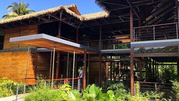 EntrĂ©e de lâhĂ©bergement