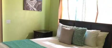 2 Schlafzimmer, Zimmersafe, Schreibtisch, Bügeleisen/Bügelbrett