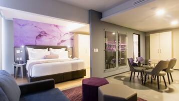 Room | Premium bedding, down comforters, in-room safe, desk