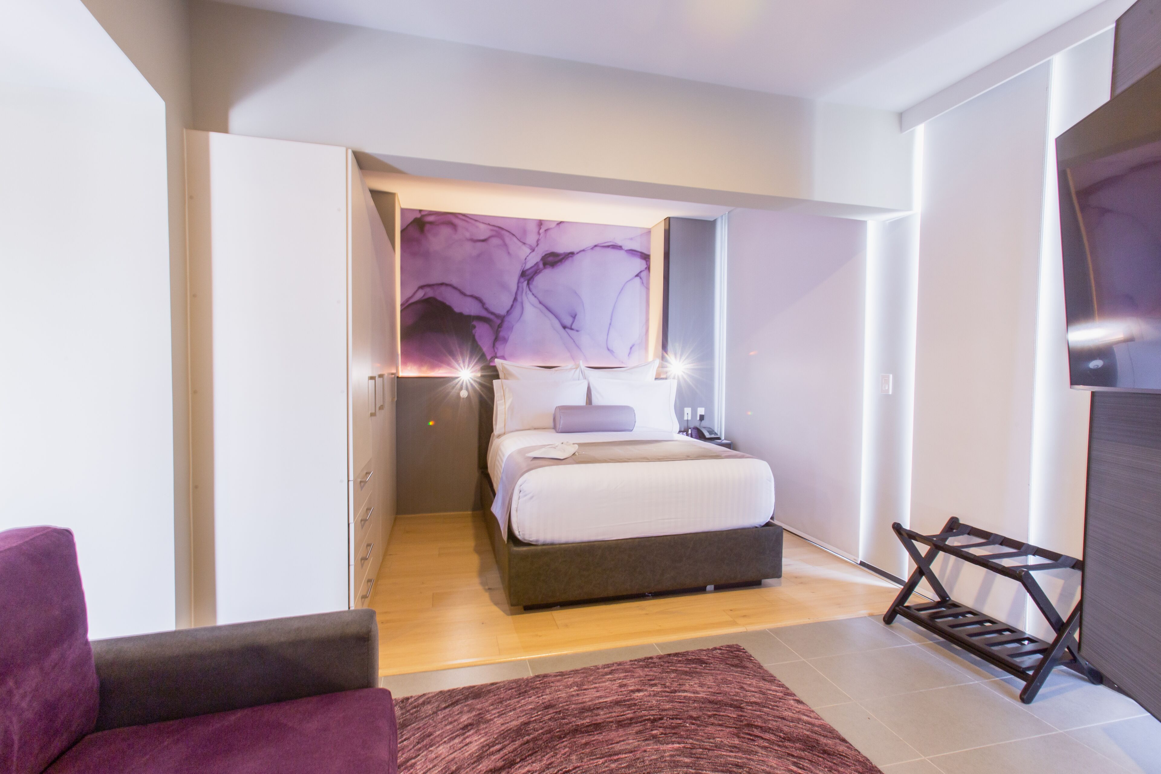 junior room, 1 king bed, kitchenette, city view | premium bedding, down duvets, in-room safe, desk