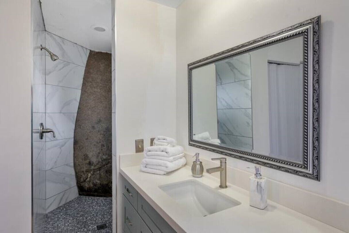 Hilltop Retreat, TWO VILLAS, Private Hiking Trails 