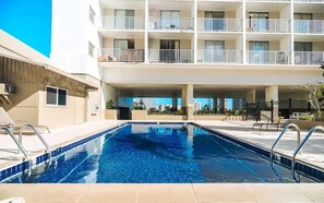 Pool - Entire apartment near the beach (Honolulu)