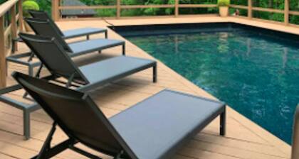 Cozy 4br Retreat, Fire-pit, Hot-Tub, Hiking- Seasonal Heated/Saltwater Pool