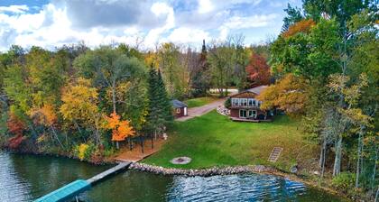 Beautiful Cabin on Peaceful Swan Lake!