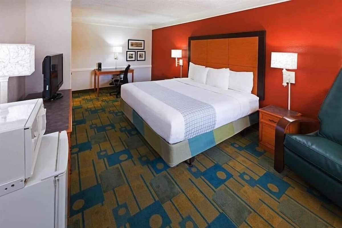 Standard Single Room, 1 Bedroom, Accessible | Iron/ironing board, free WiFi, bed sheets