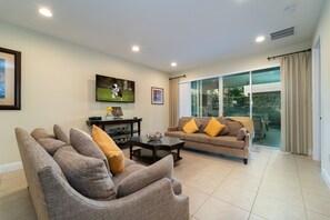 TV, videogiochi, tavolo da ping pong, impianto stereo